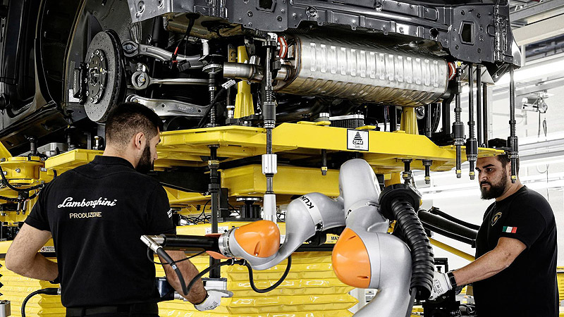 Η Lamborghini Urus στη γραμμή παραγωγής [Video]